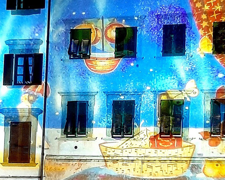 Proiezioni natalizie sui palazzi
