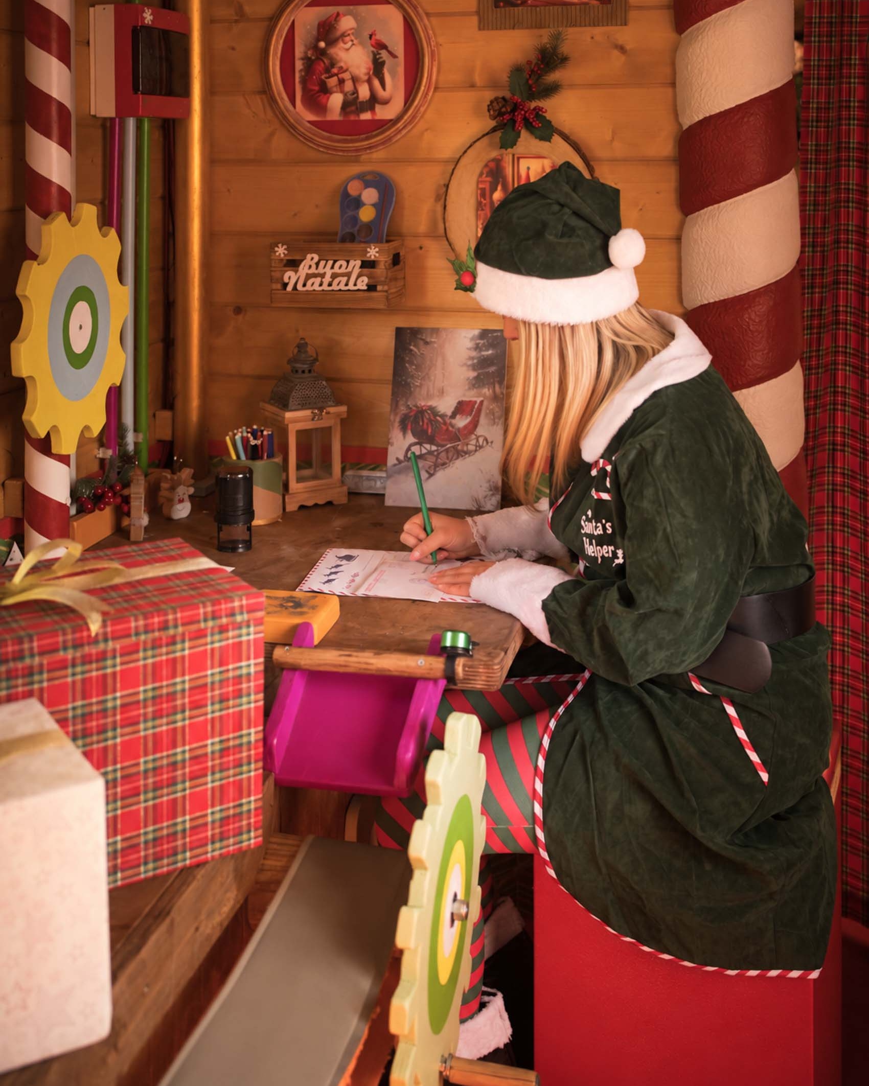 Laboratorio natalizio dell’elfa di Babbo Natale